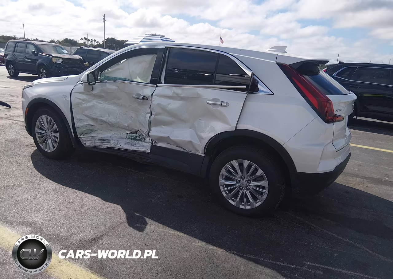 2024 Cadillac Xt4 Fwd Luxury VIN:1GYAZAR45RF136084 - 3