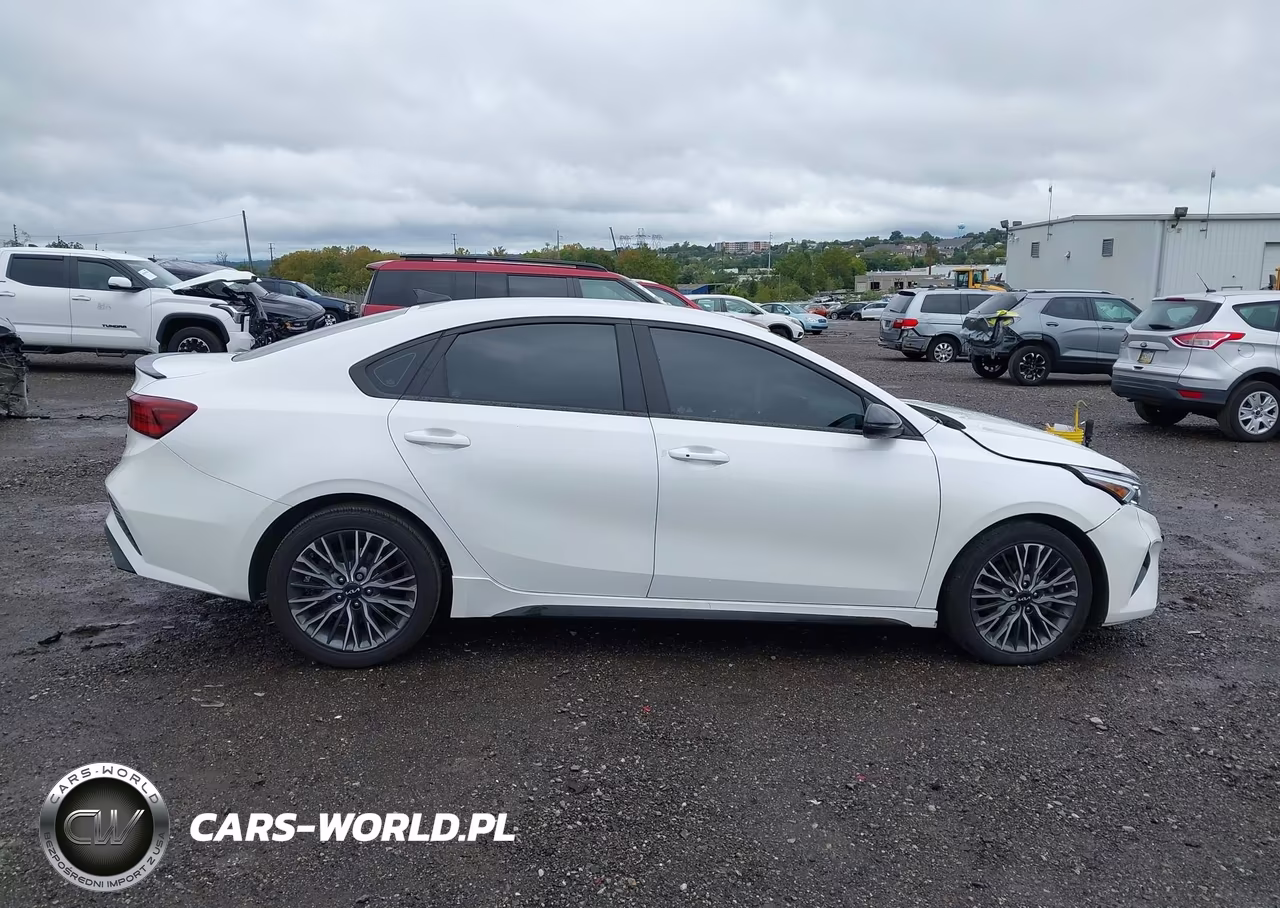 2024 Kia Forte Gt-Line VIN:3KPF54AD6RE733727 - 13