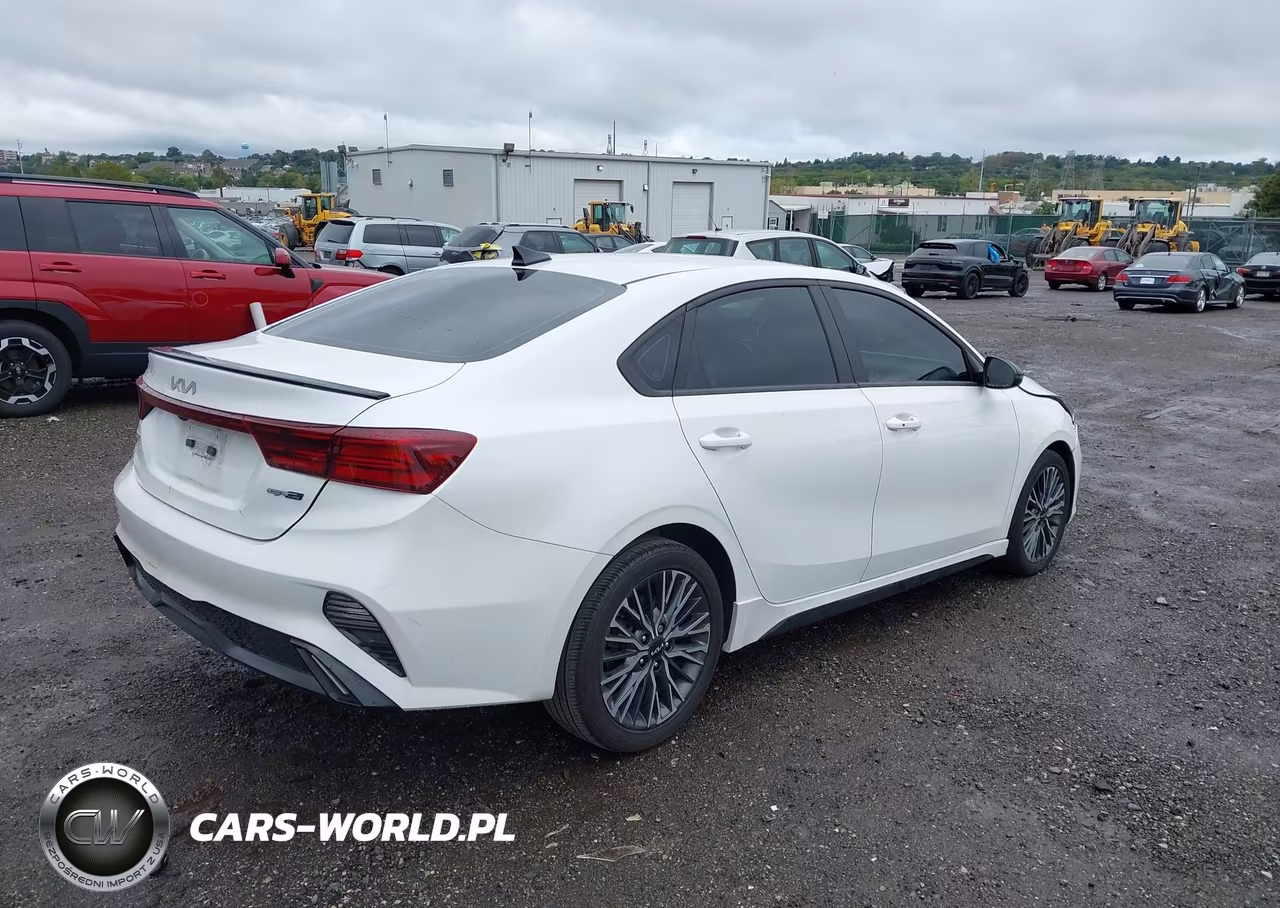 2024 Kia Forte Gt-Line VIN:3KPF54AD6RE733727 - 4