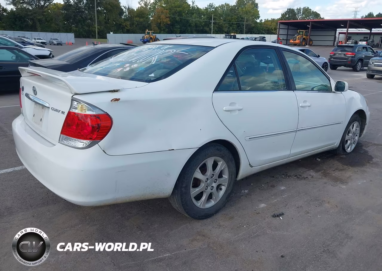 2005 Toyota Camry Xle VIN:4T1BE32K75U553301 - 4