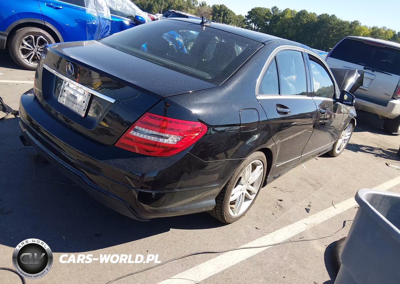 2012 Mercedes-Benz C 250 Sport VIN:WDDGF4HB6CA675009 - 4