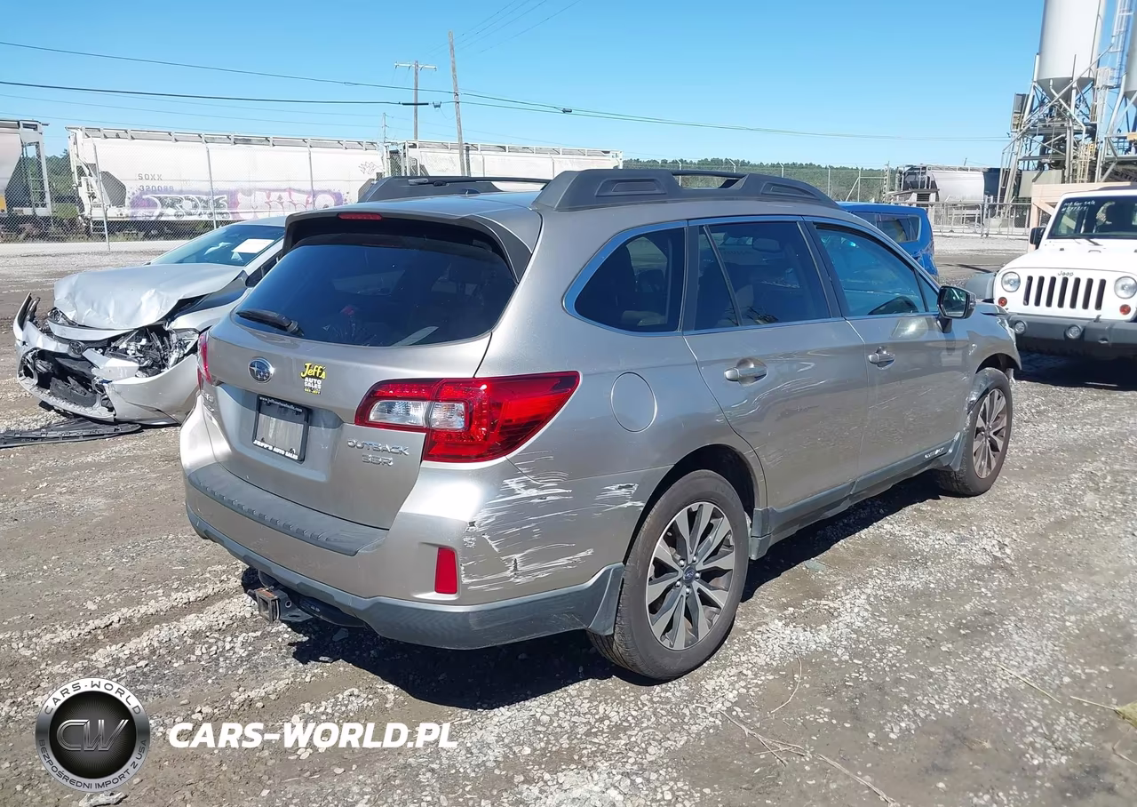 2015 Subaru Outback 3.6R Limited VIN:4S4BSENC2F3296239 - 4