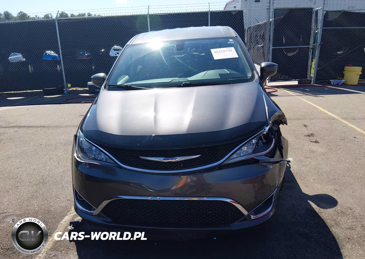 2018 Chrysler Pacifica Touring Plus VIN:2C4RC1FG6JR279177 - 12