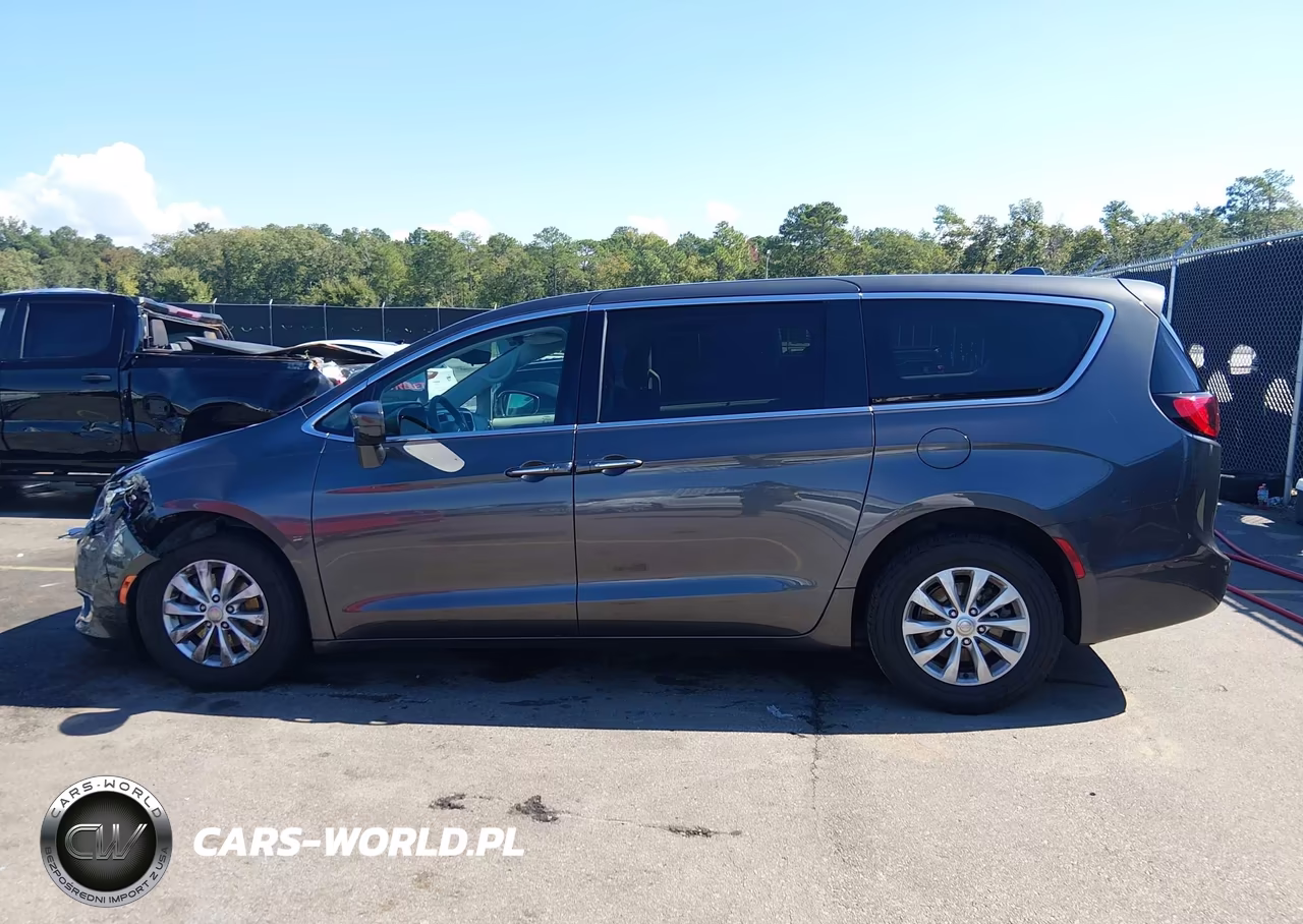 2018 Chrysler Pacifica Touring Plus VIN:2C4RC1FG6JR279177 - 14
