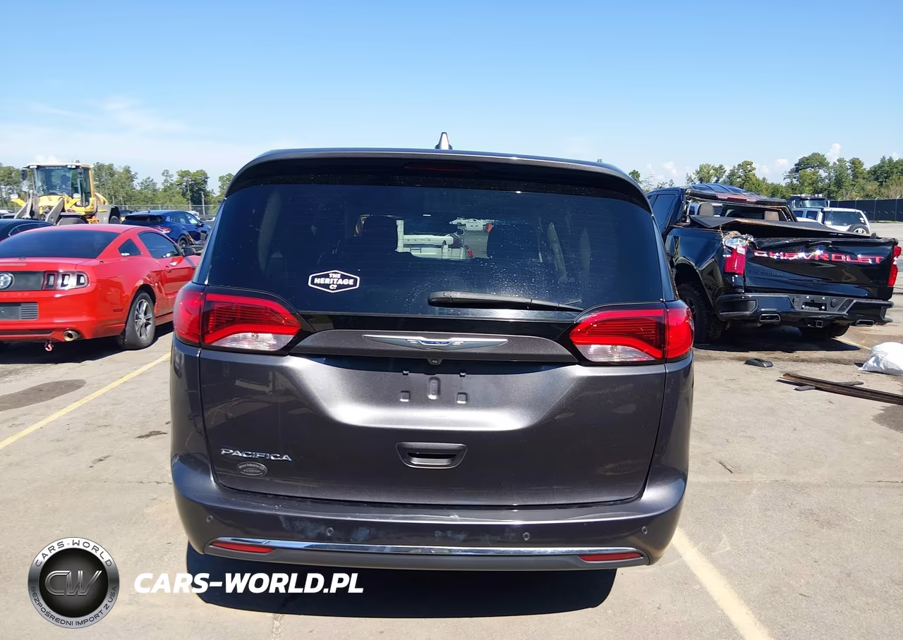 2018 Chrysler Pacifica Touring Plus VIN:2C4RC1FG6JR279177 - 16