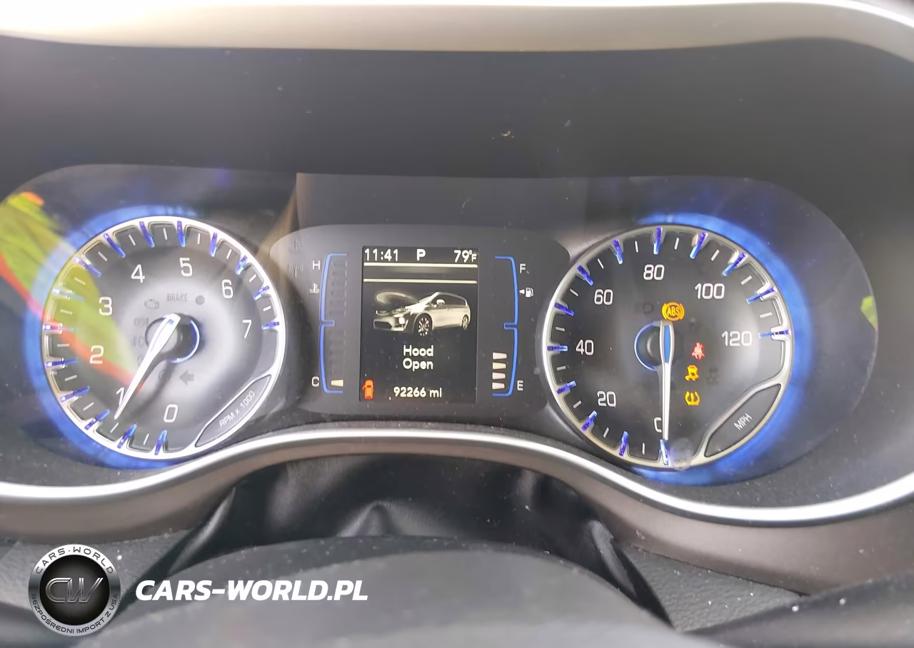 2018 Chrysler Pacifica Touring Plus VIN:2C4RC1FG6JR279177 - 7