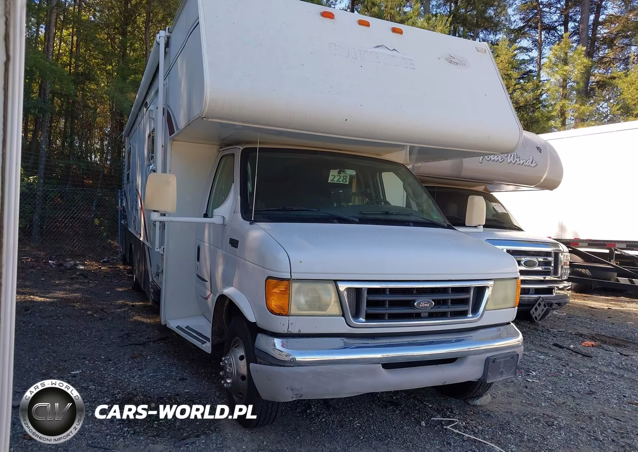 2003 Ford E-450 Cutaway Standard