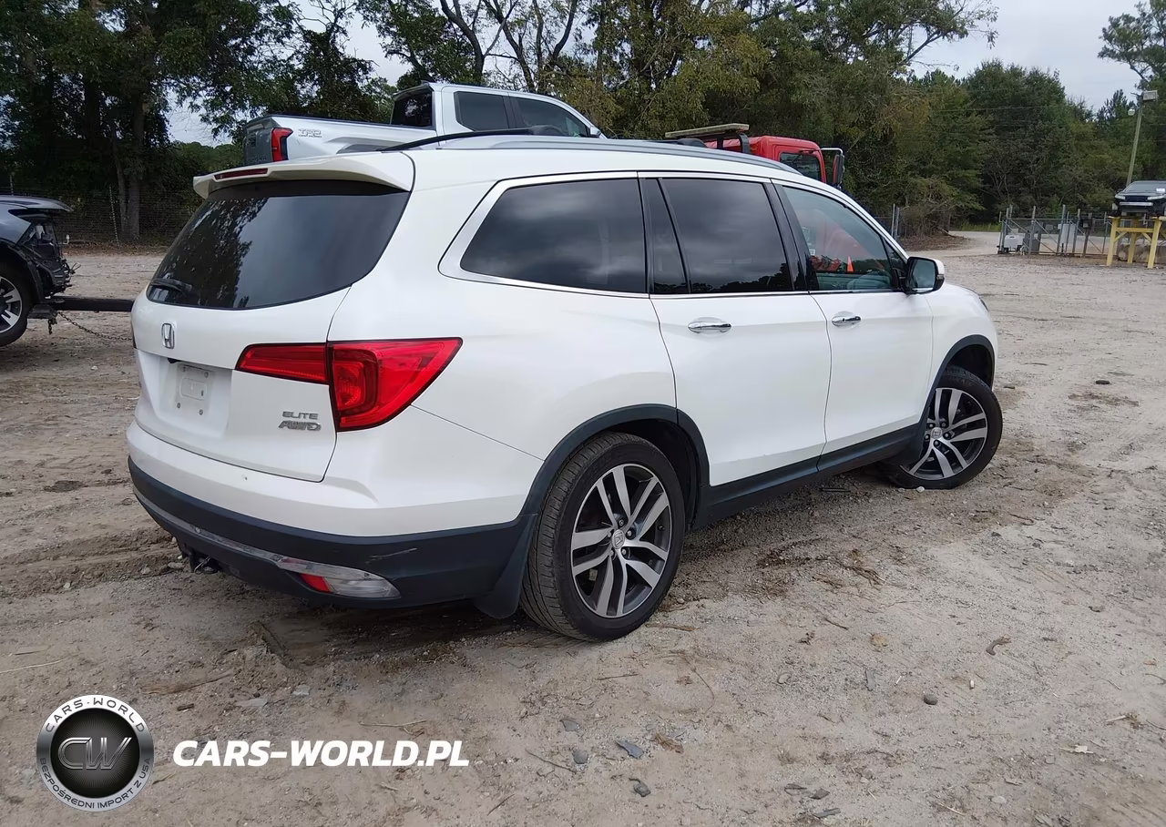 2018 Honda Pilot Elite VIN:5FNYF6H05JB016187 - 4