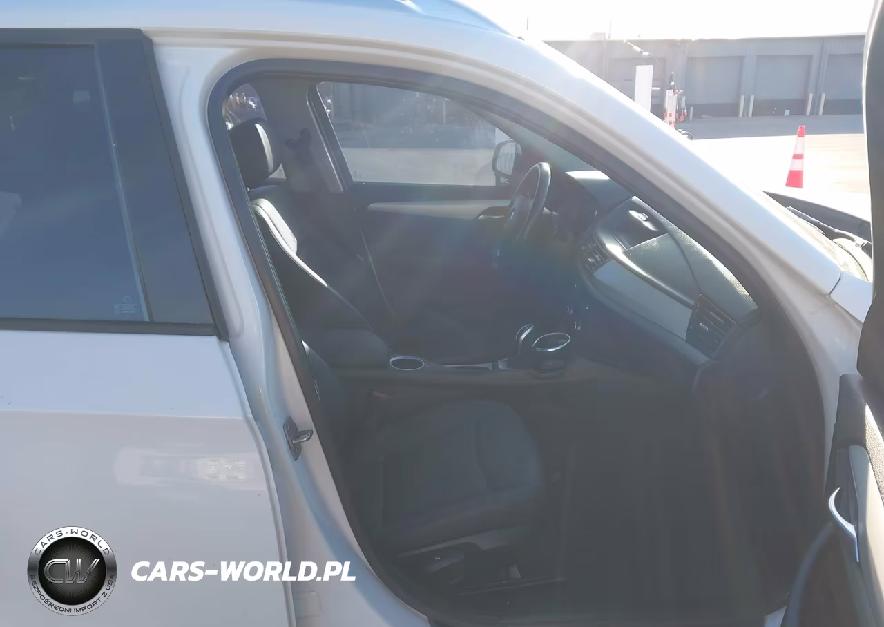 2013 BMW X1 Sdrive28I VIN:WBAVM1C5XDVW43940 - 5