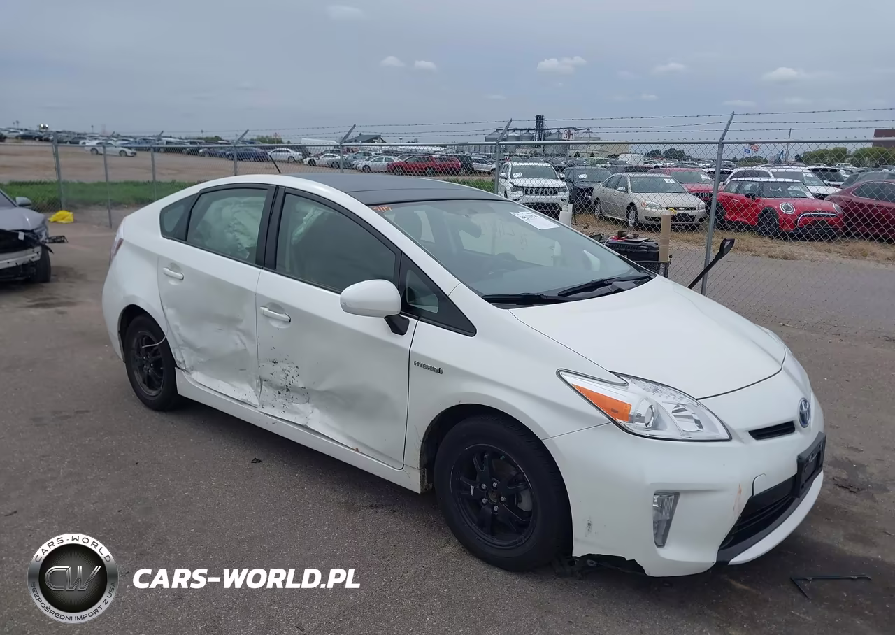 2014 Toyota Prius Three – zdjęcie 1 z 17