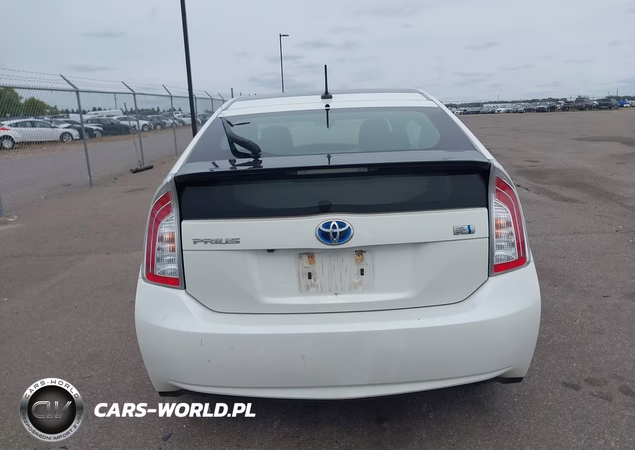 2014 Toyota Prius Three VIN:JTDKN3DU8E1755553 - 17