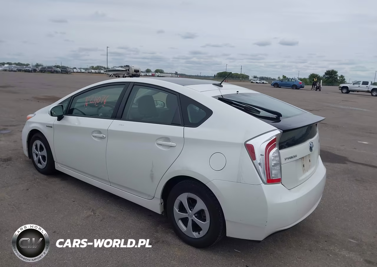2014 Toyota Prius Three VIN:JTDKN3DU8E1755553 - 3