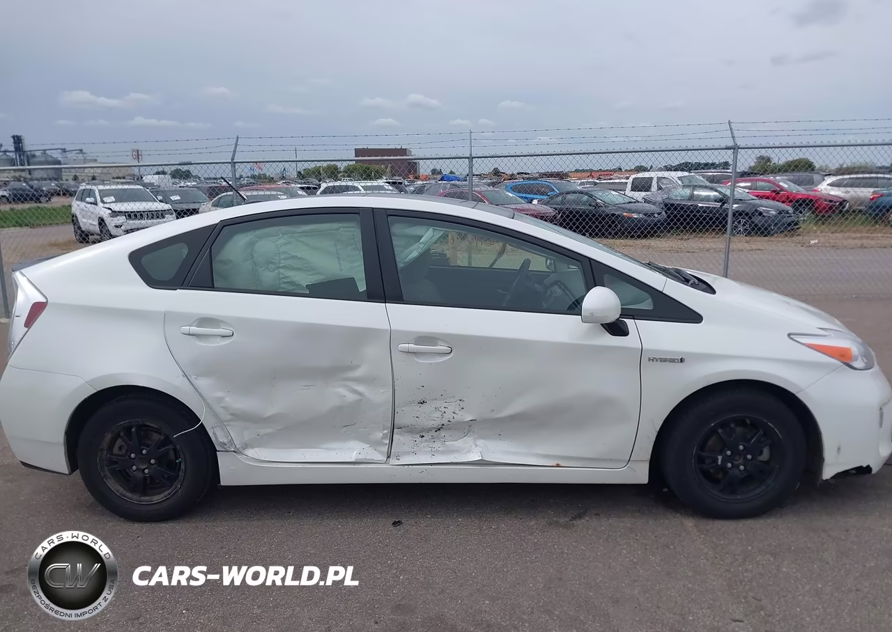 2014 Toyota Prius Three VIN:JTDKN3DU8E1755553 - 6