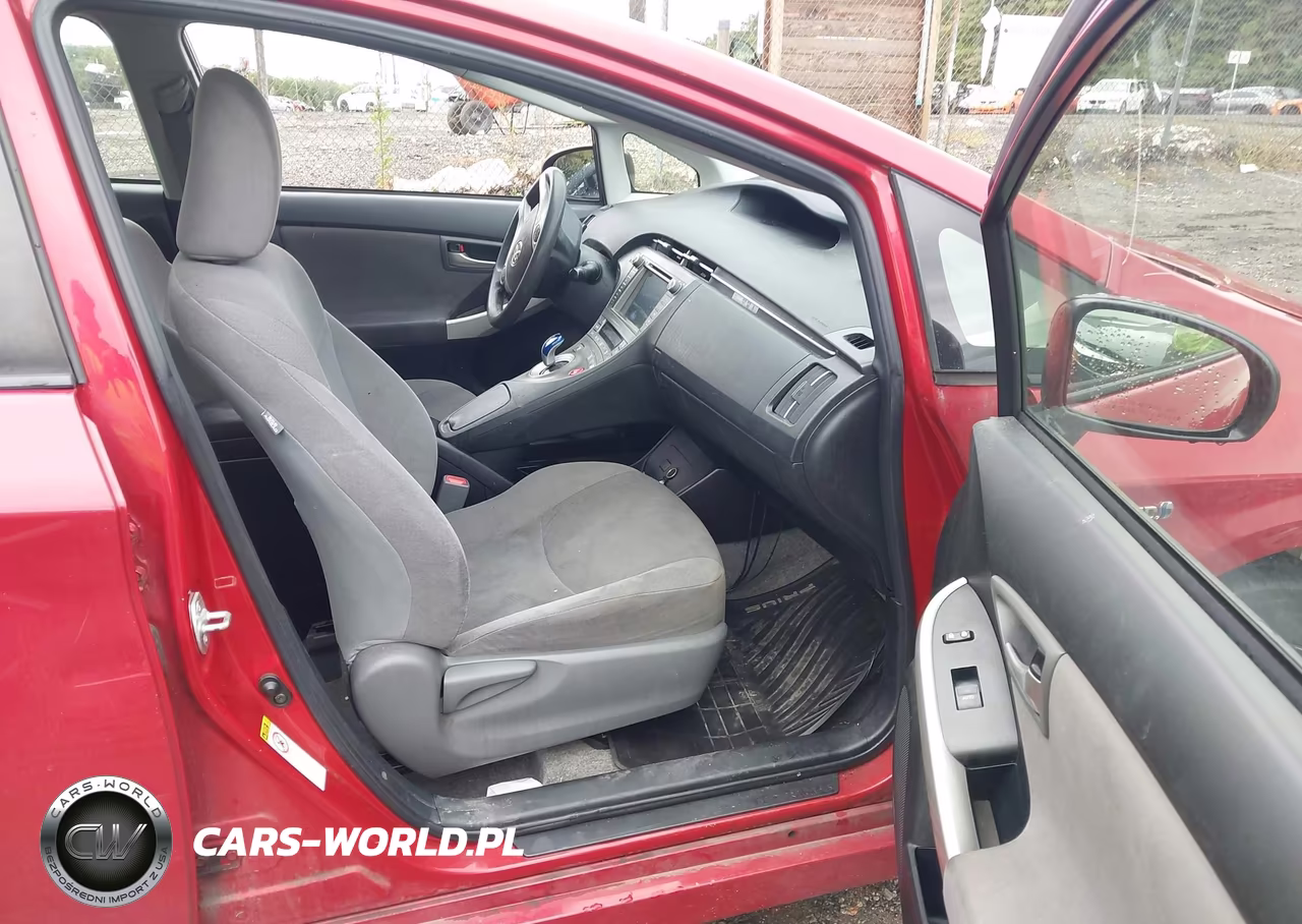 2014 Toyota Prius Two VIN:JTDKN3DU8E0374467 - 5