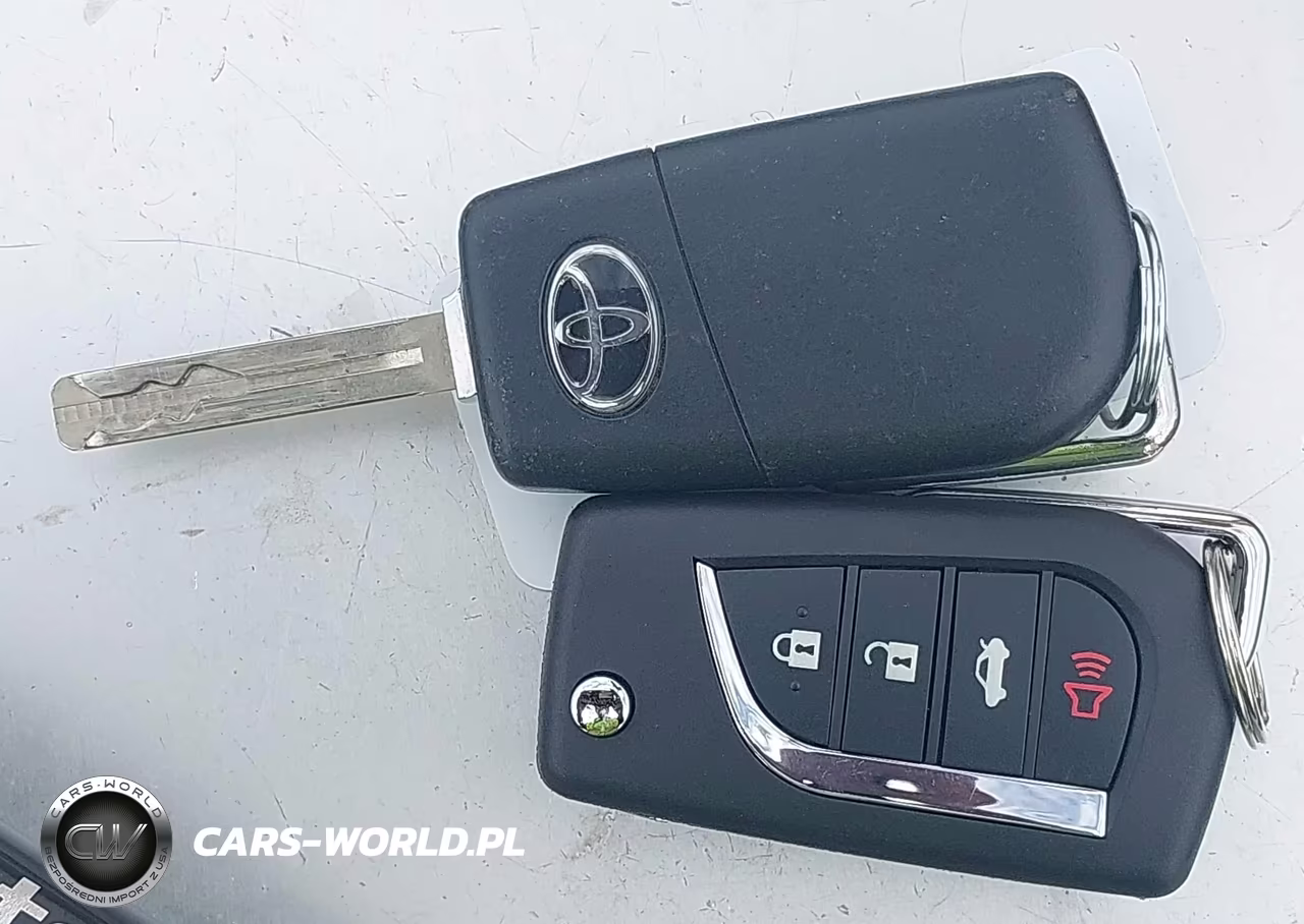 2018 Toyota Camry Le VIN:4T1B11HK3JU637794 - 11