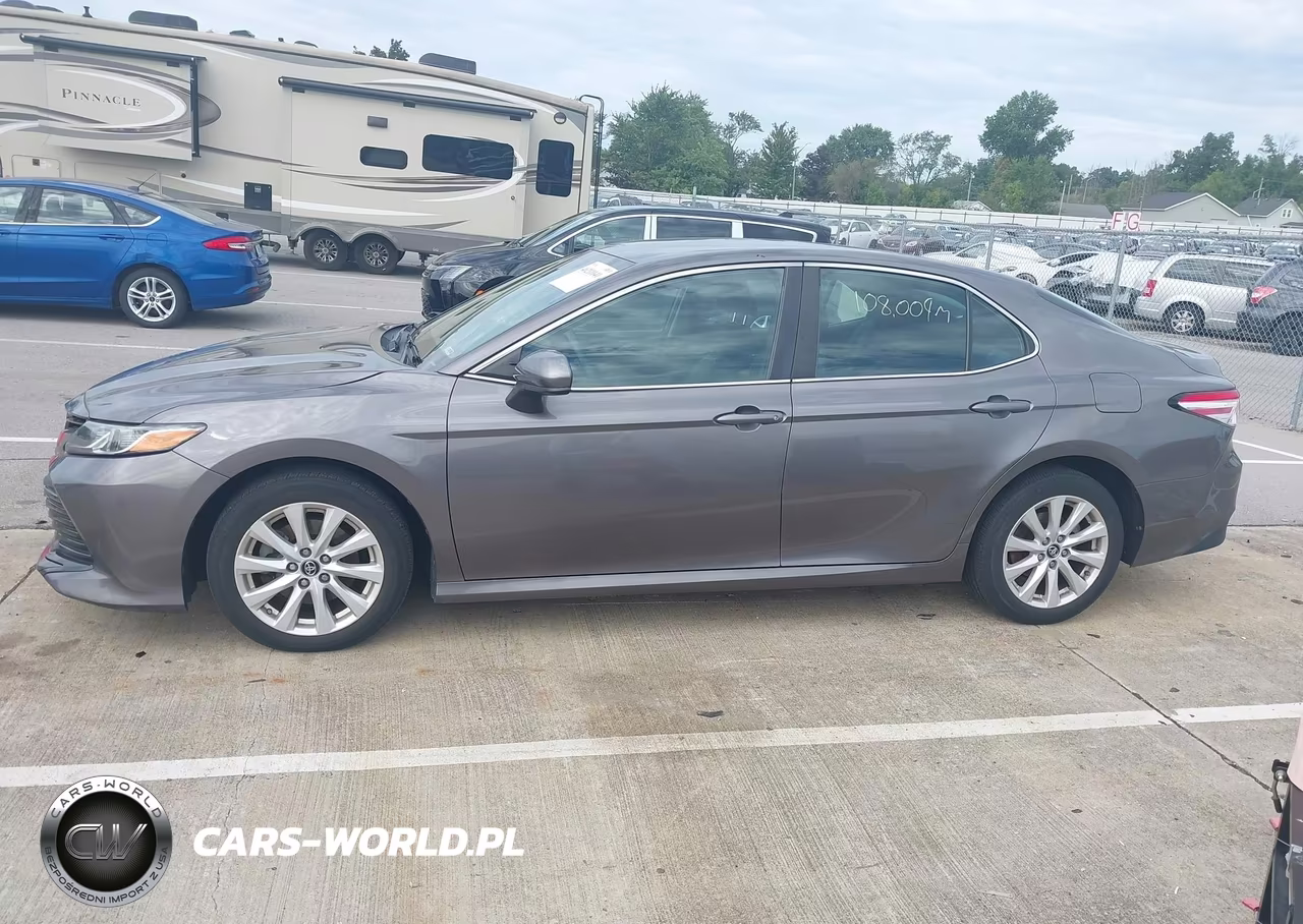 2018 Toyota Camry Le VIN:4T1B11HK3JU637794 - 14
