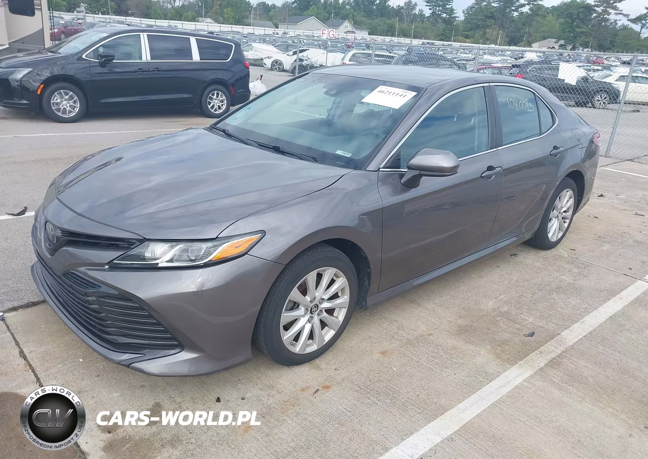 2018 Toyota Camry Le VIN:4T1B11HK3JU637794 - 2