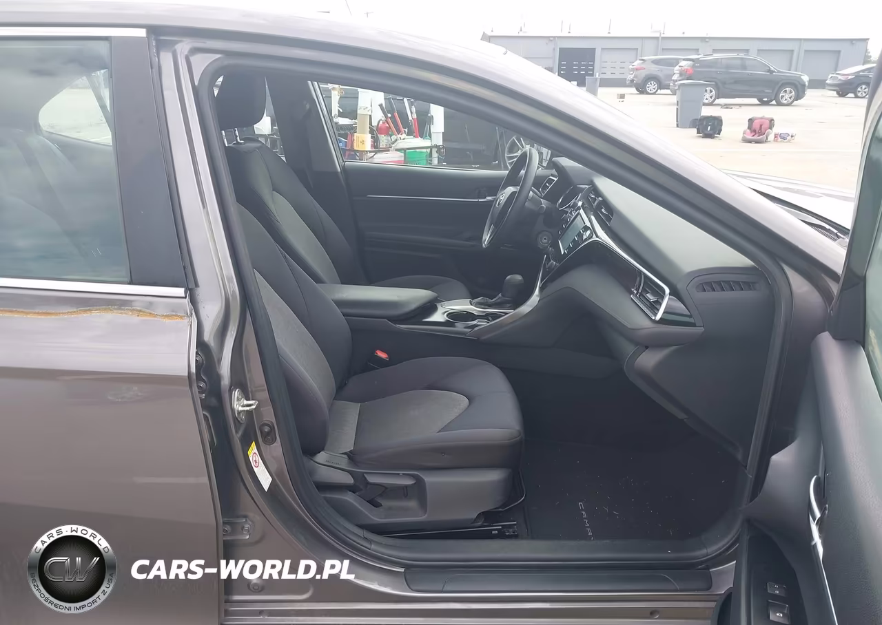 2018 Toyota Camry Le VIN:4T1B11HK3JU637794 - 5
