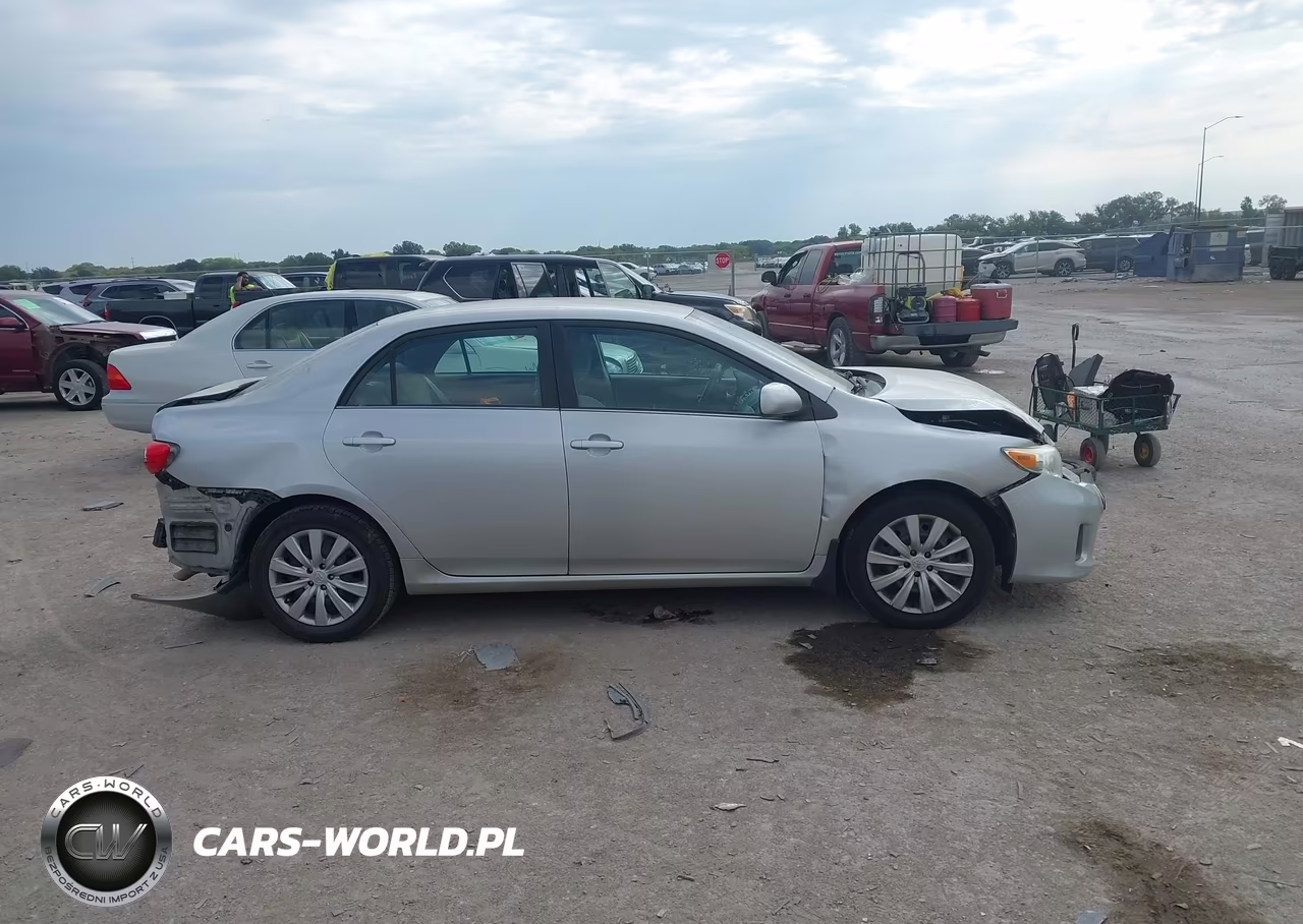 2013 Toyota Corolla Le VIN:5YFBU4EE1DP181825 - 13
