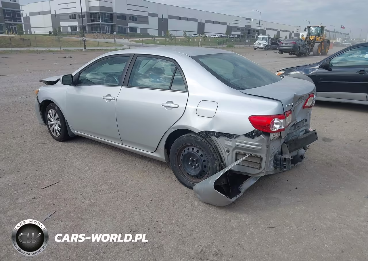 2013 Toyota Corolla Le VIN:5YFBU4EE1DP181825 - 3