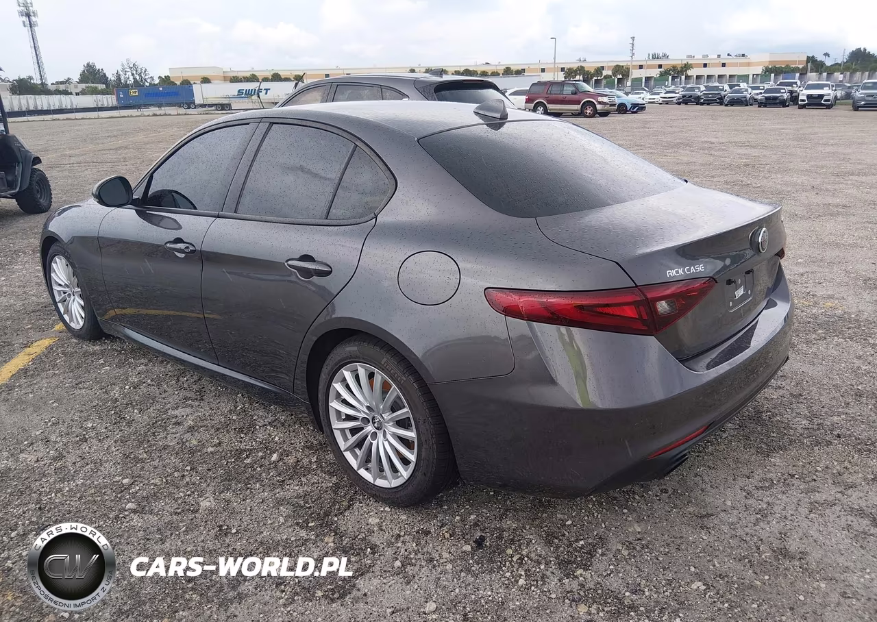 2023 Alfa Romeo Giulia Sprint Rwd VIN:ZARFAMAN4P7666584 - 3