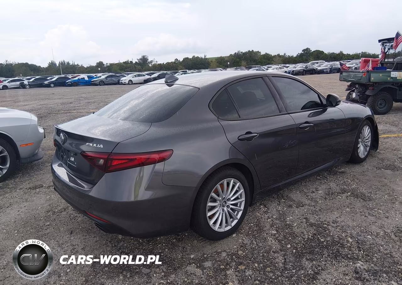 2023 Alfa Romeo Giulia Sprint Rwd VIN:ZARFAMAN4P7666584 - 4