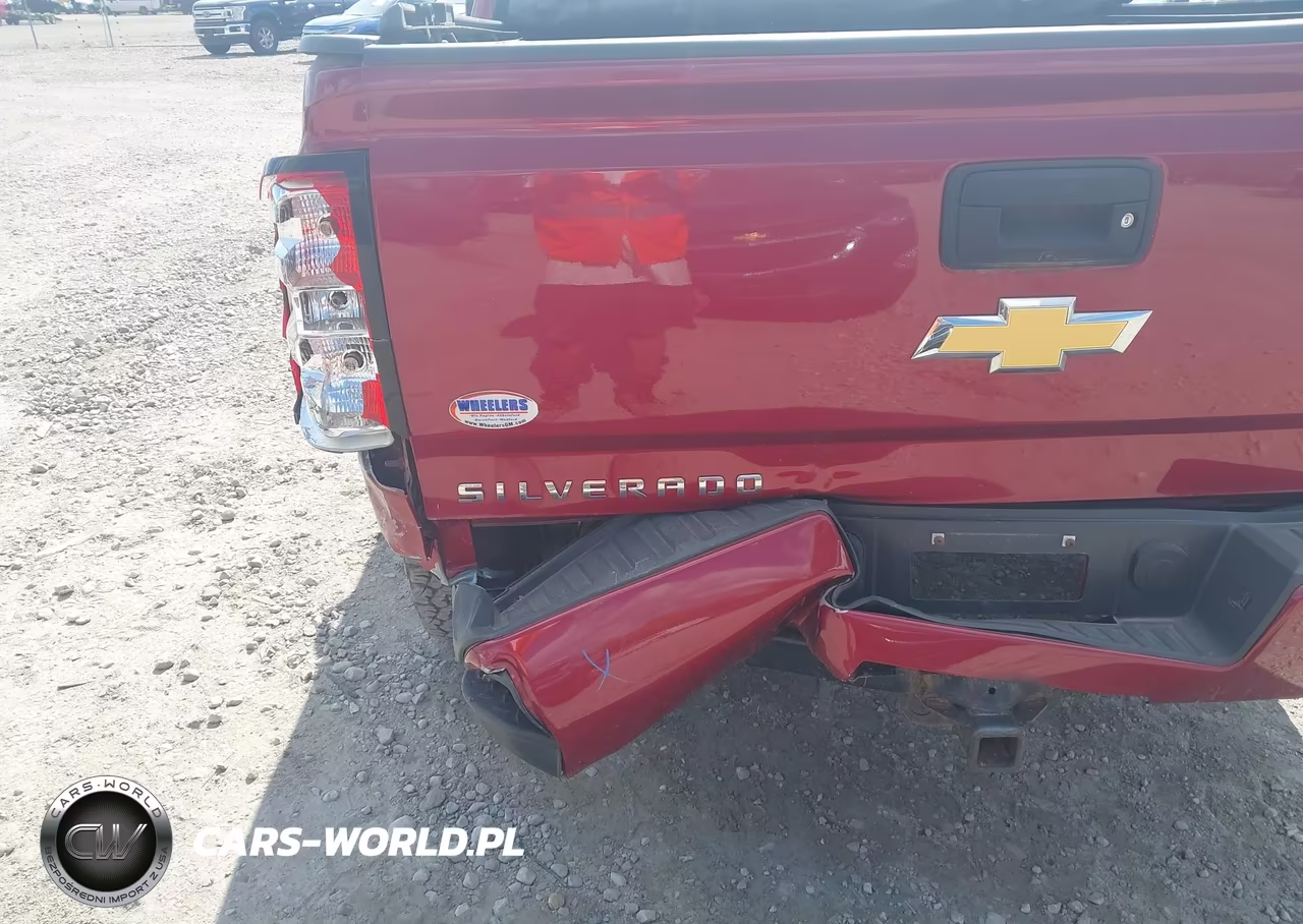 2018 Chevrolet Silverado 1500 2Lt VIN:3GCUKREC8JG579027 - 17