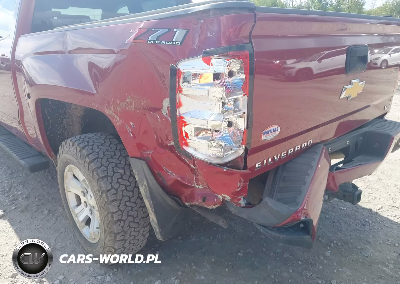 2018 Chevrolet Silverado 1500 2Lt VIN:3GCUKREC8JG579027 - 18