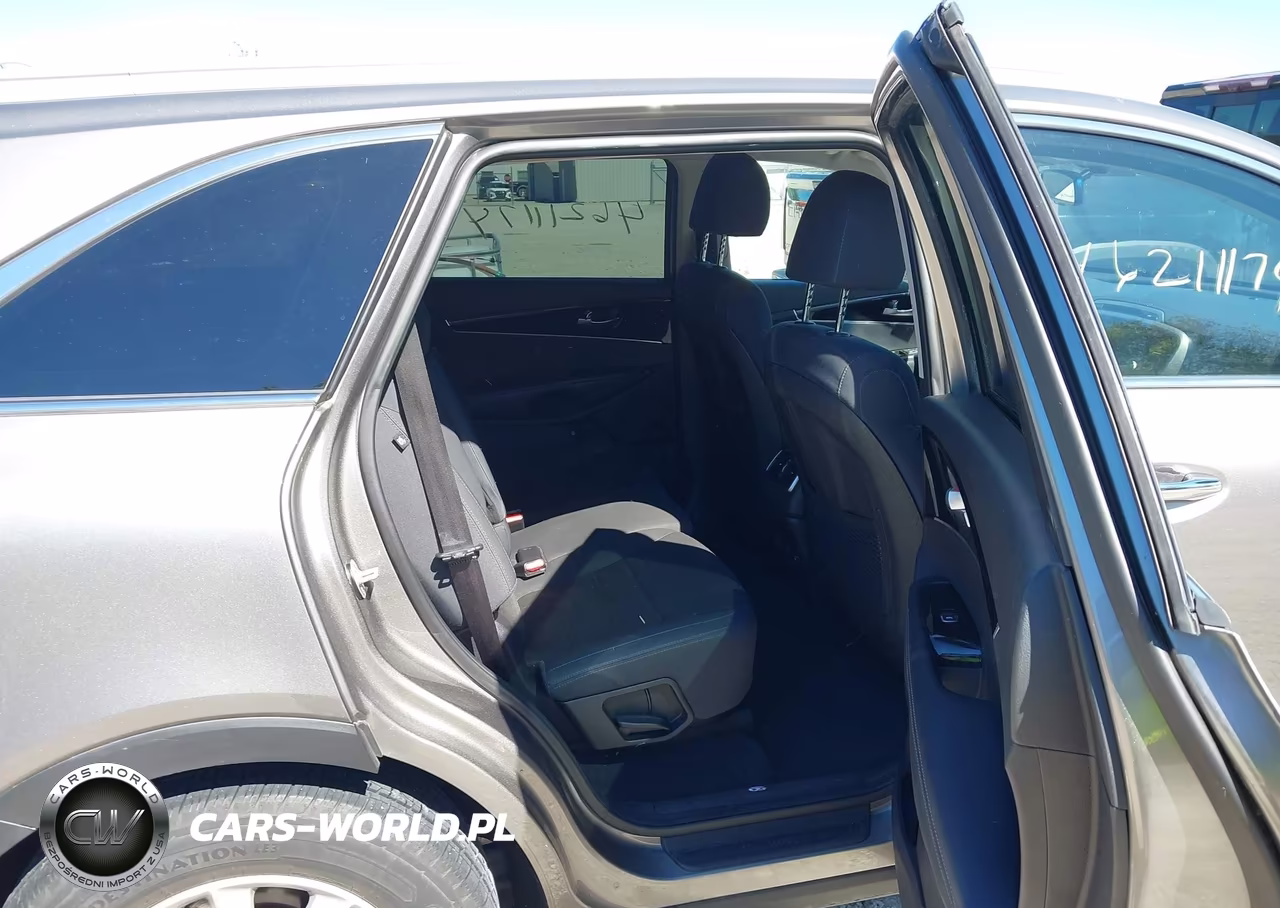 2019 Kia Sorento 3.3L Lx VIN:5XYPG4A55KG499371 - 8