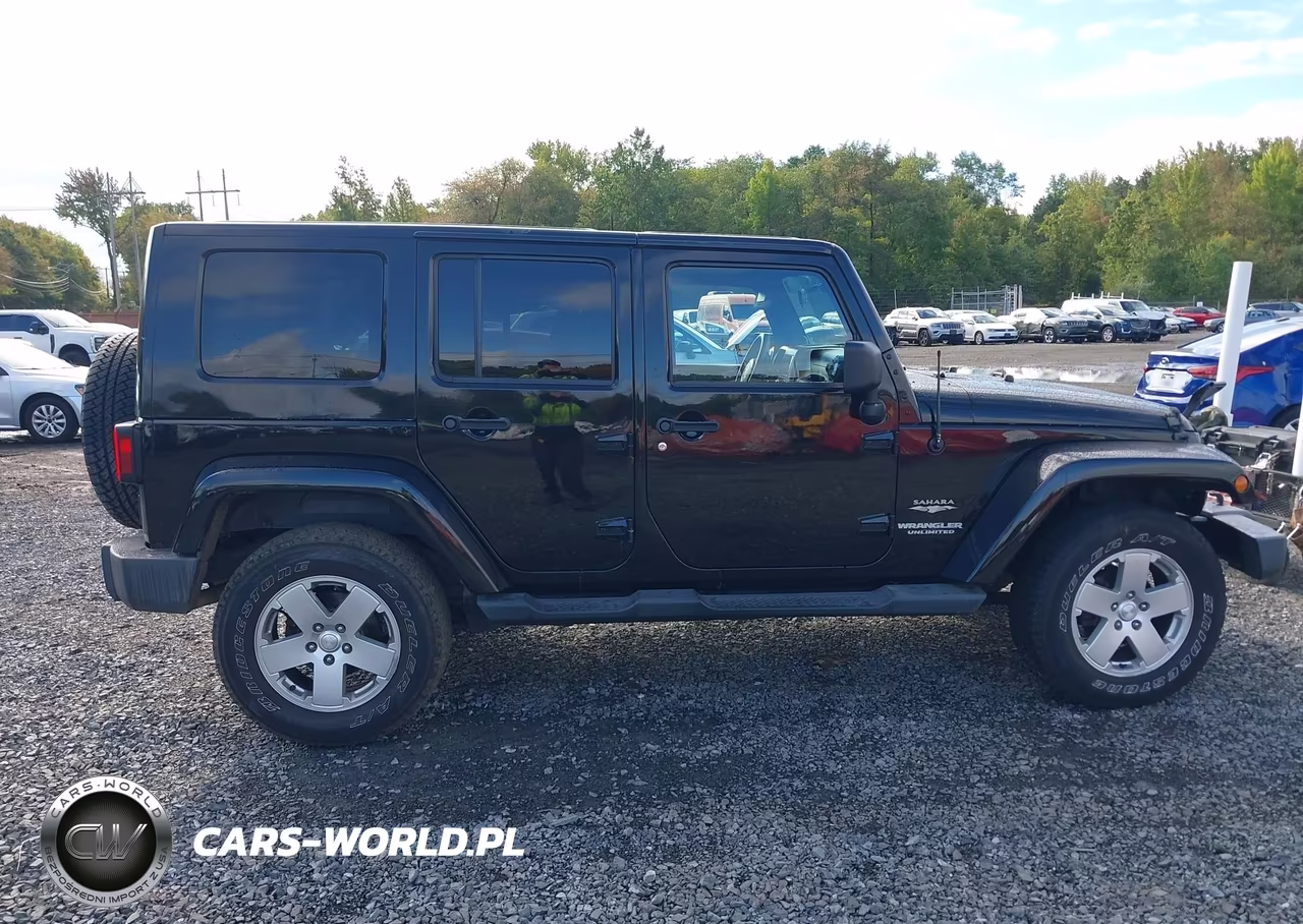 2012 Jeep Wrangler Unlimited Sahara VIN:1C4BJWEG2CL198579 - 13