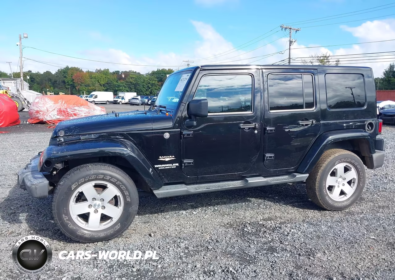 2012 Jeep Wrangler Unlimited Sahara VIN:1C4BJWEG2CL198579 - 17