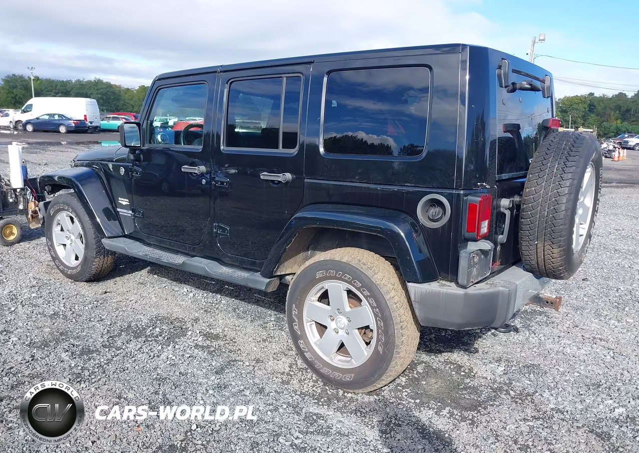 2012 Jeep Wrangler Unlimited Sahara VIN:1C4BJWEG2CL198579 - 3