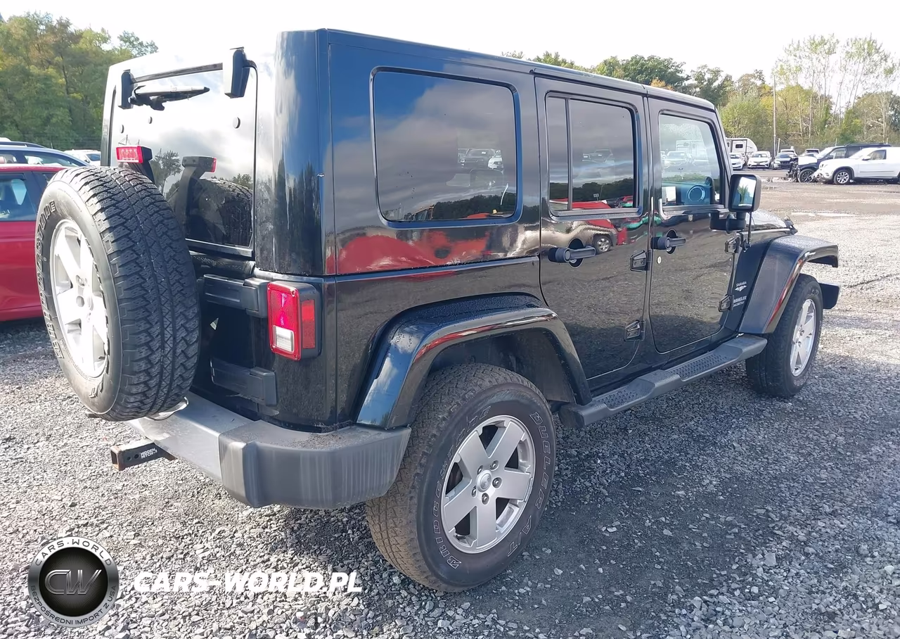 2012 Jeep Wrangler Unlimited Sahara VIN:1C4BJWEG2CL198579 - 4