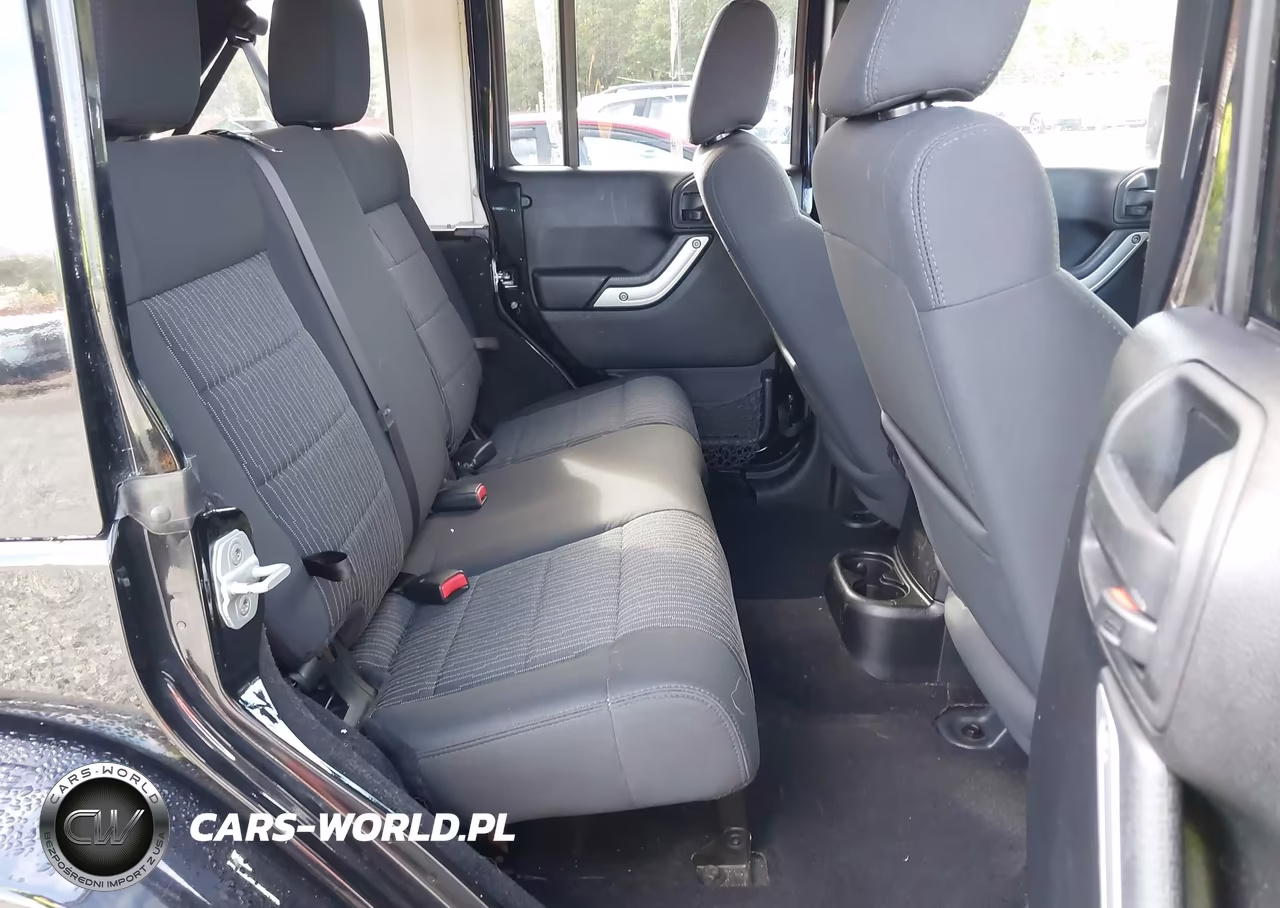 2012 Jeep Wrangler Unlimited Sahara VIN:1C4BJWEG2CL198579 - 8