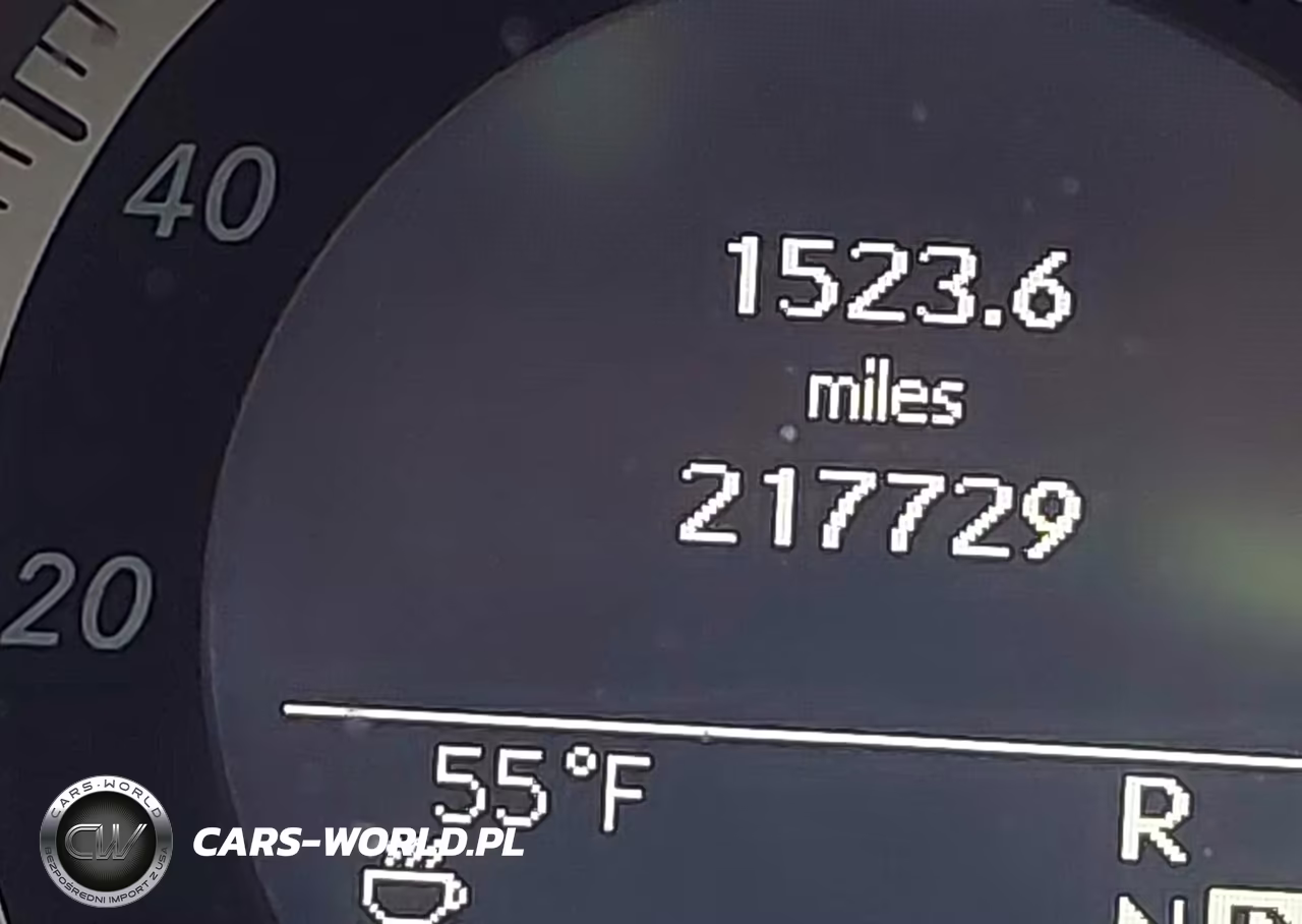 2010 Mercedes-Benz E 550 4Matic VIN:WDDHF9ABXAA233858 - 16