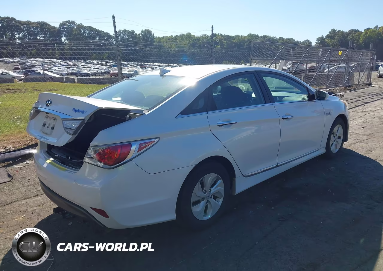 2015 Hyundai Sonata Hybrid VIN:KMHEC4A4XFA138858 - 4