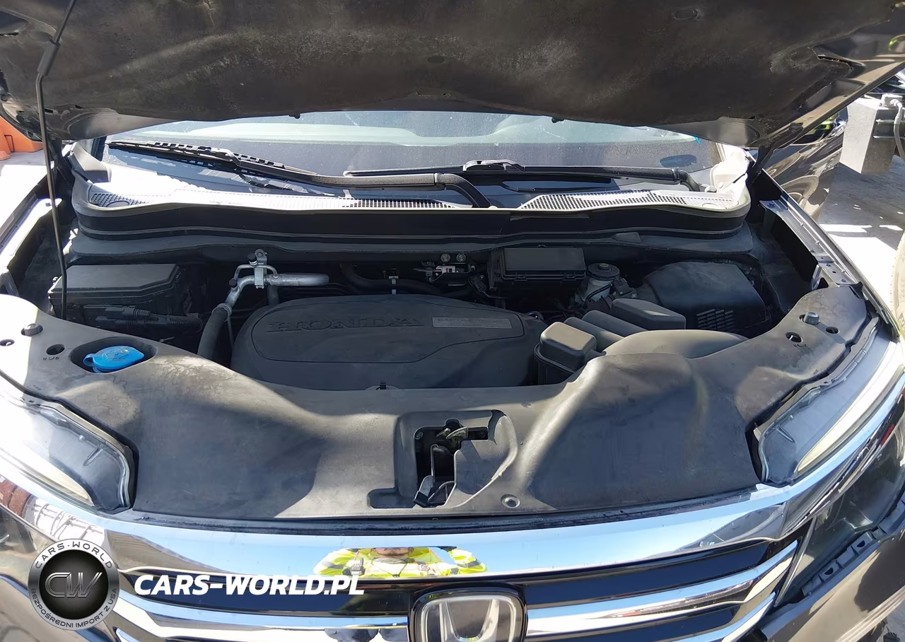 2018 Honda Pilot Touring VIN:5FNYF5H92JB004197 - 10