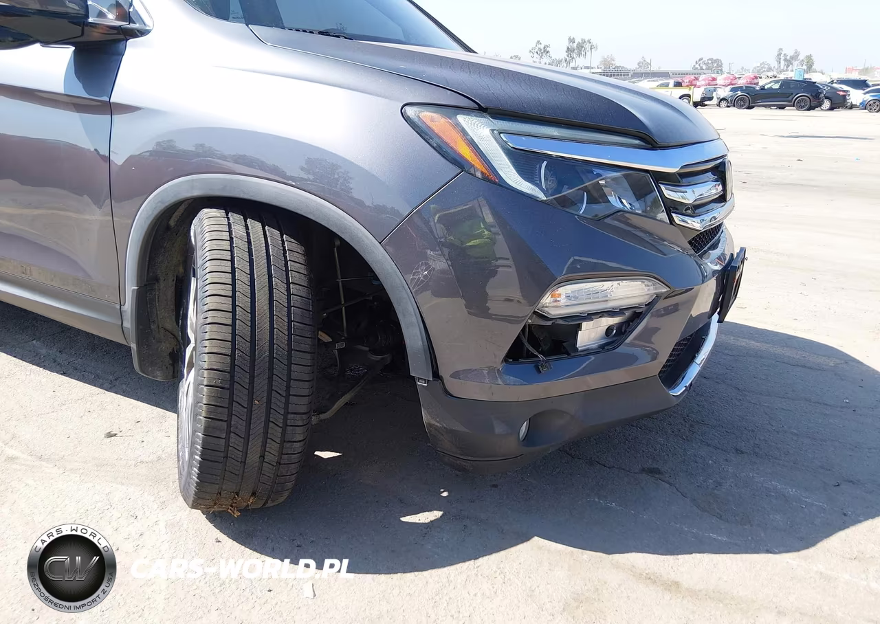 2018 Honda Pilot Touring VIN:5FNYF5H92JB004197 - 14
