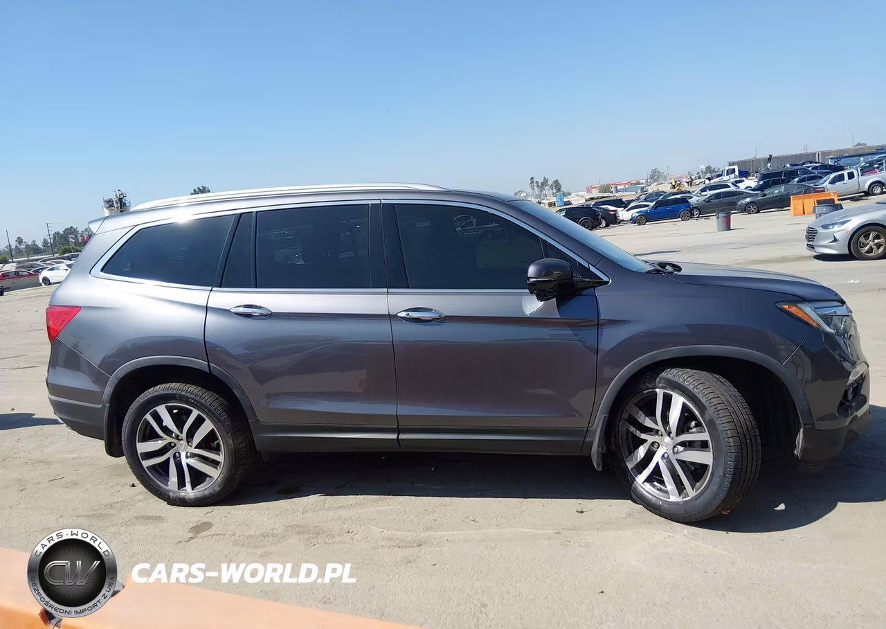 2018 Honda Pilot Touring VIN:5FNYF5H92JB004197 - 16
