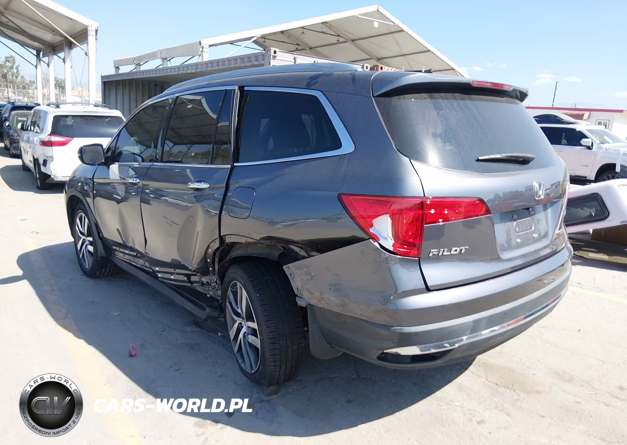 2018 Honda Pilot Touring VIN:5FNYF5H92JB004197 - 3