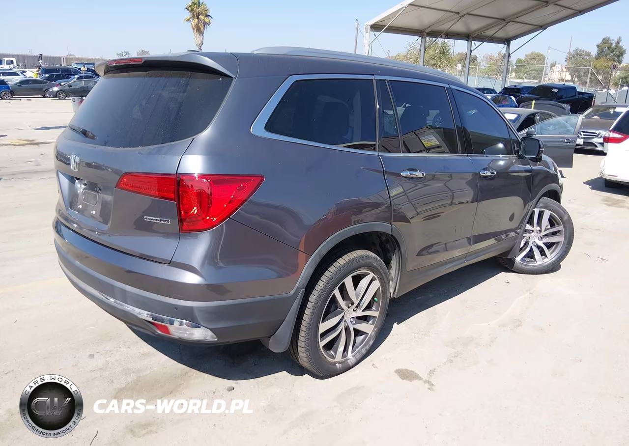 2018 Honda Pilot Touring VIN:5FNYF5H92JB004197 - 4