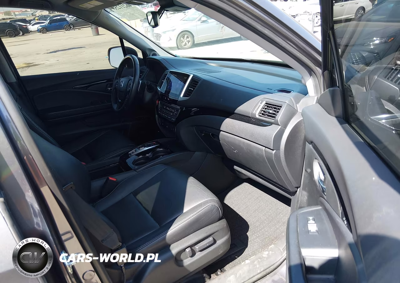 2018 Honda Pilot Touring VIN:5FNYF5H92JB004197 - 5