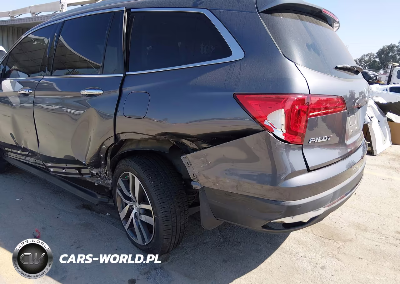 2018 Honda Pilot Touring VIN:5FNYF5H92JB004197 - 6
