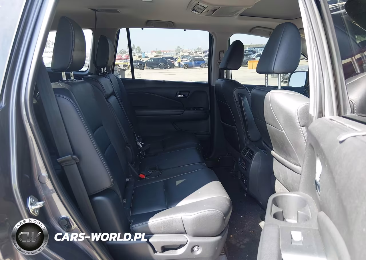 2018 Honda Pilot Touring VIN:5FNYF5H92JB004197 - 8