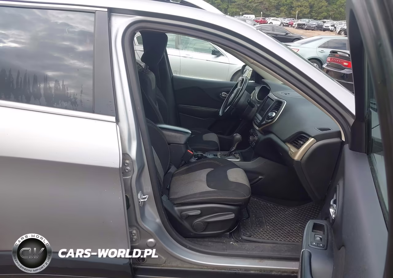 2014 Jeep Cherokee Latitude VIN:1C4PJLCS7EW105990 - 5
