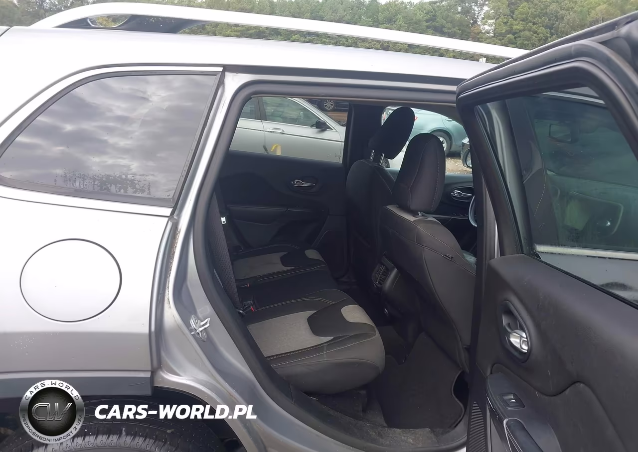 2014 Jeep Cherokee Latitude VIN:1C4PJLCS7EW105990 - 8