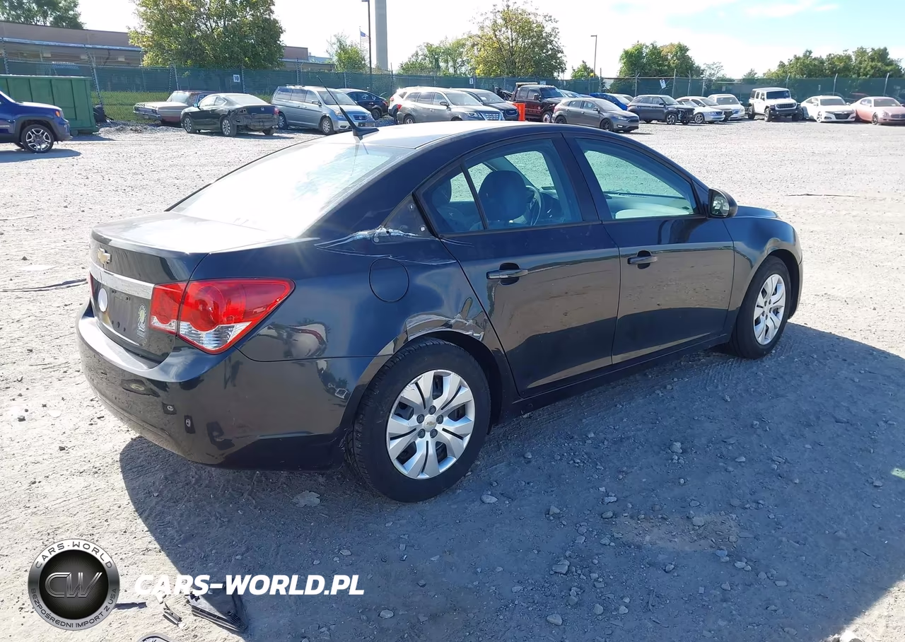 2014 Chevrolet Cruze Ls Auto VIN:1G1PA5SG6E7261787 - 4