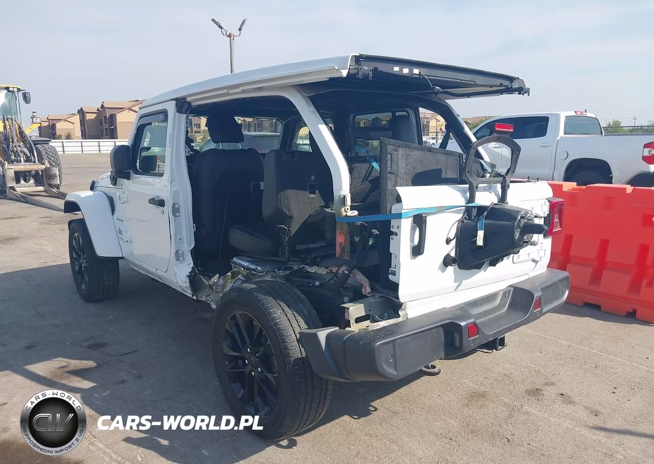 2021 Jeep Wrangler 4Xe Unlimited Sahara 4X4 VIN:1C4JJXP65MW747942 - 3