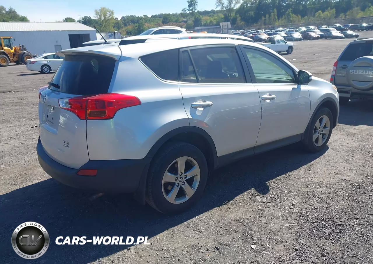 2015 Toyota Rav4 Xle VIN:JTMRFREV7FD111323 - 4