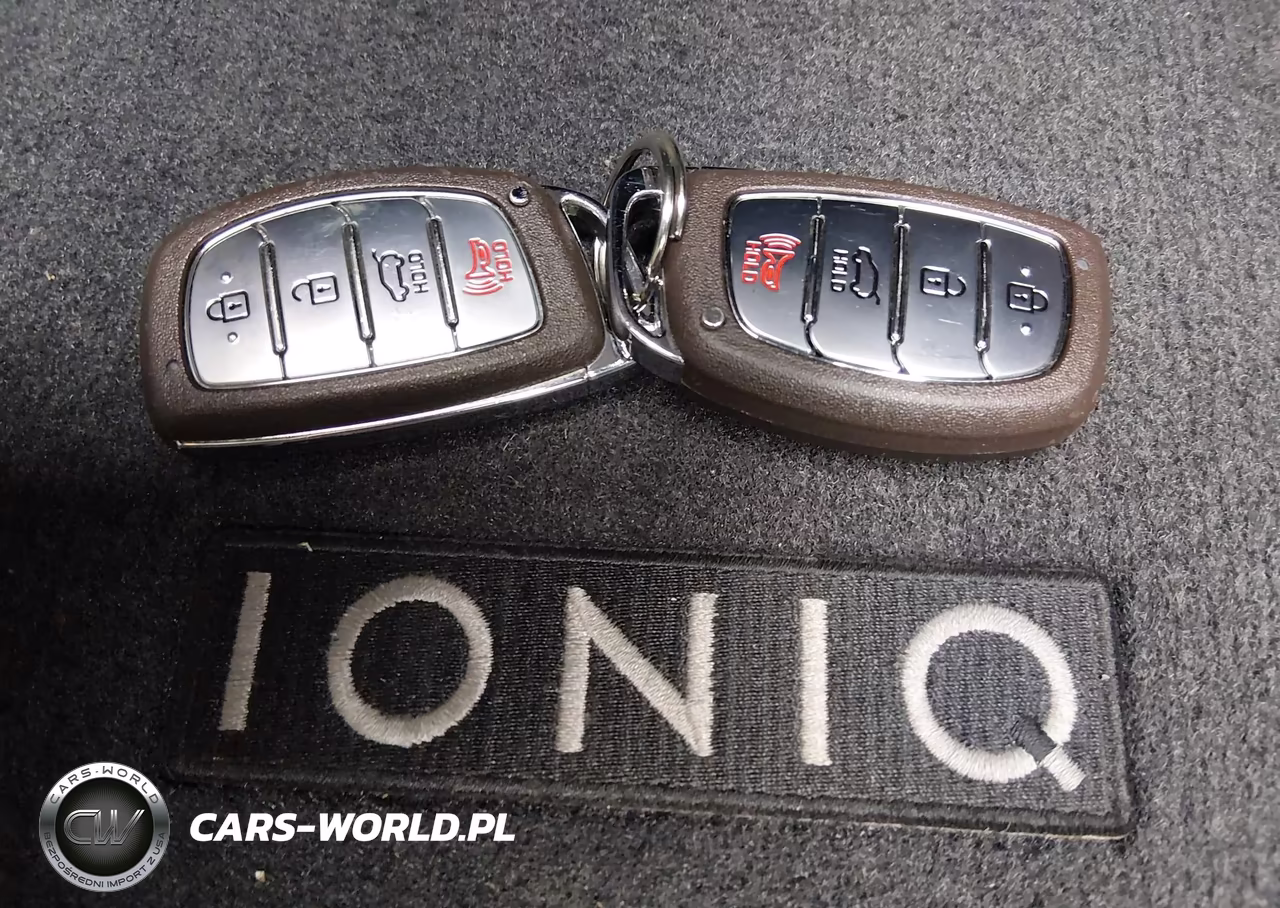 2018 Hyundai Ioniq Hybrid Blue VIN:KMHC65LC8JU099722 - 11